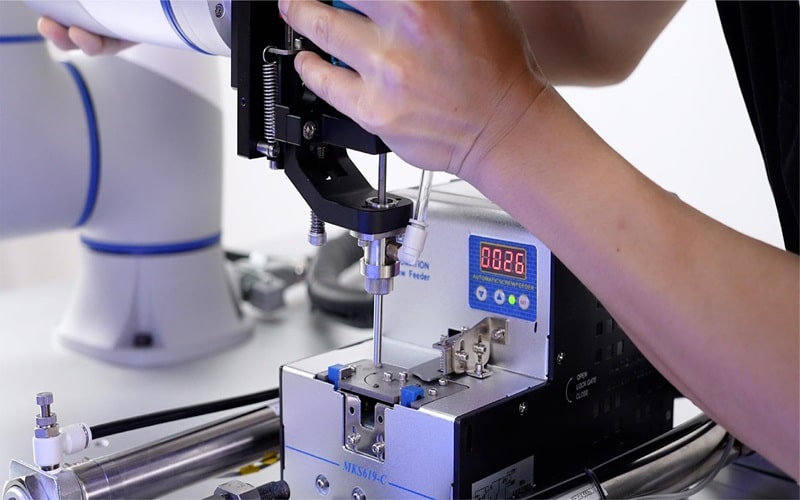 بستن پیچ با ربات