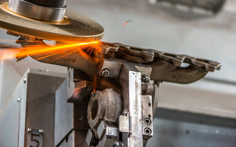 ربات فلزکاری